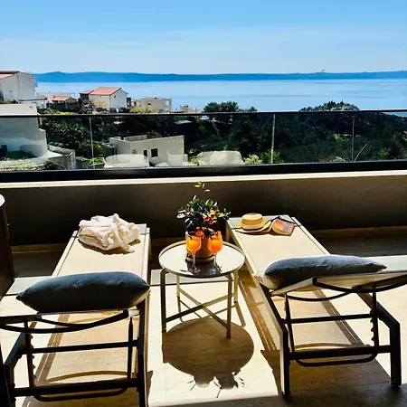 Penthouse Jacuzzi Seaview Апартаменти Макарська