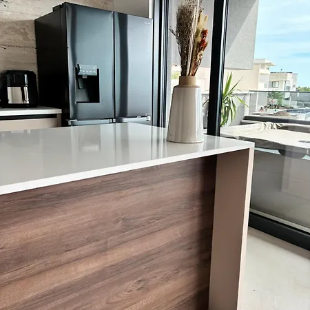 Penthouse Jacuzzi Seaview Apartmán *