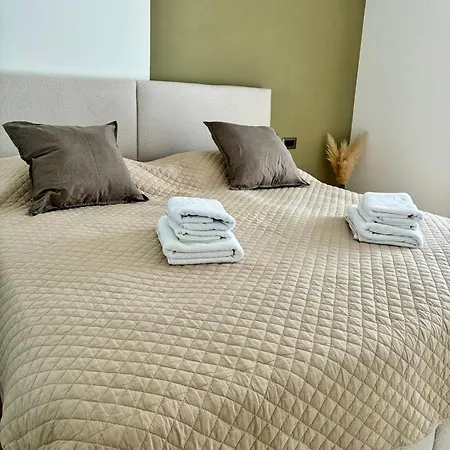 Penthouse Jacuzzi Seaview * Макарська