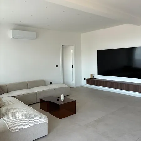 Апартаменти Penthouse Jacuzzi Seaview Макарська